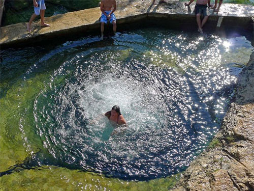 Đây cũng là địa điểm lý tưởng cho nhưng du khách thích bơi lội. Ảnh: Hot Spot Media