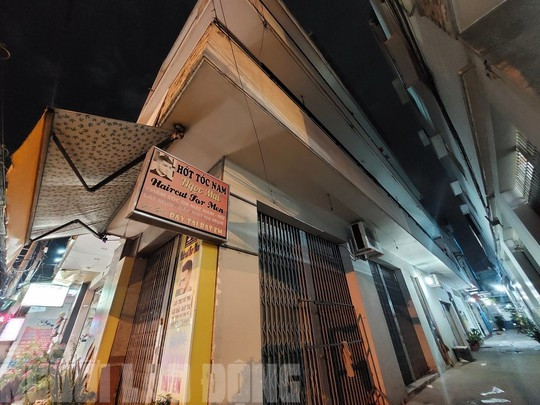 Chung cư mini này có 3 tầng, mỗi tầng có 2-3 căn hộ nhỏ. Chung cư mini này có 3 tầng, mỗi tầng có 2-3 căn hộ nhỏ.