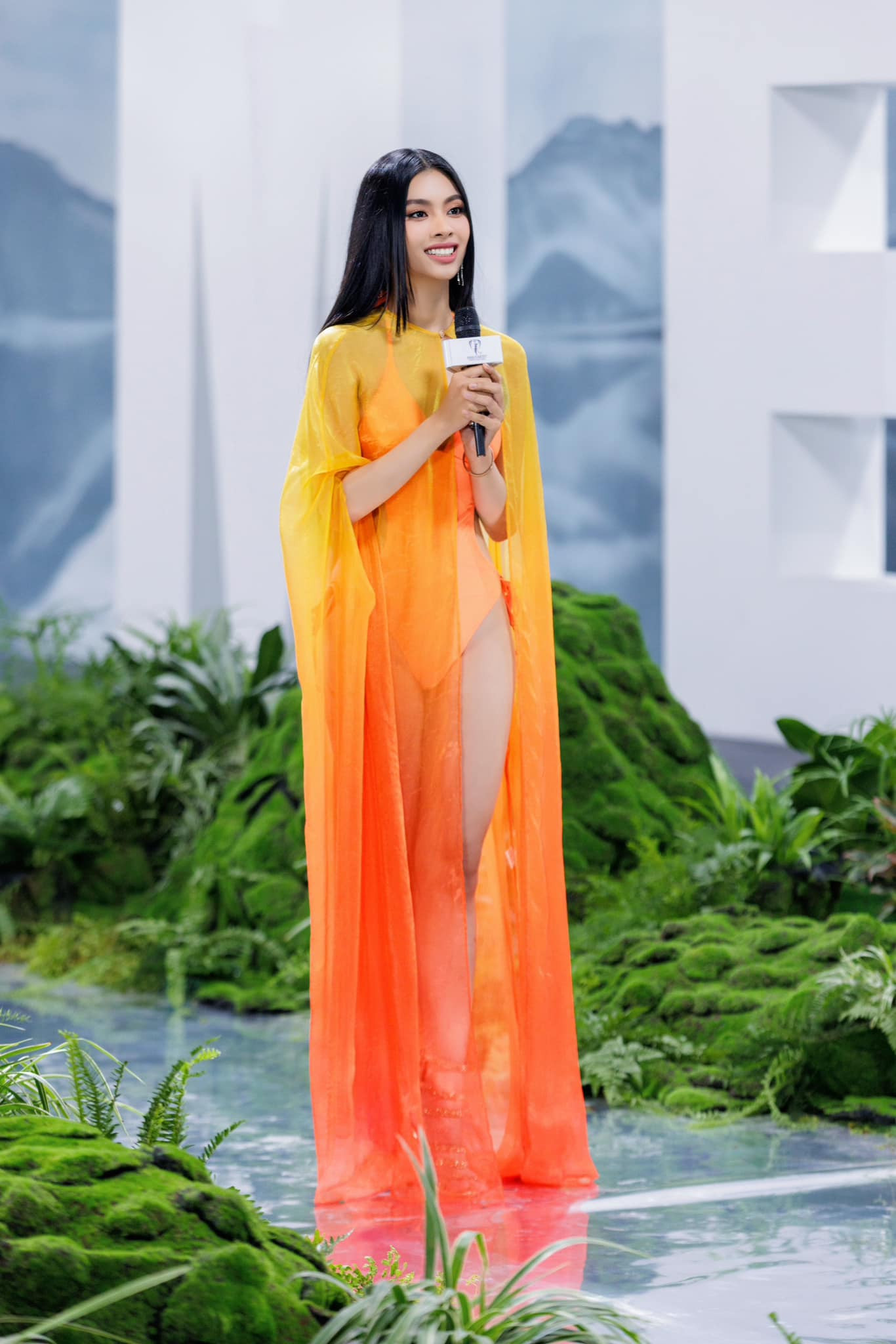 Nguyễn Thị Quỳnh Trang sinh năm 2000, tới từ Nghệ An, cao 1,7 m, số đo ba vòng 87-62-95 cm. Trước đó, cô ghi danh tại Miss Grand Vietnam. Người đẹp gây chú ý với gương mặt khả ái, hình thể quyến rũ.