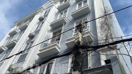 Chung cư mini trên đường Nguyễn Văn Đậu (quận Bình Thạnh, TP HCM) không có cầu thang thoát hiểm bên ngoài, lối thoát chỉ có ở cổng chính ra vào căn hộ. Chung cư mini trên đường Nguyễn Văn Đậu (quận Bình Thạnh, TP HCM) không có cầu thang thoát hiểm bên ngoài, lối thoát chỉ có ở cổng chính ra vào căn hộ.