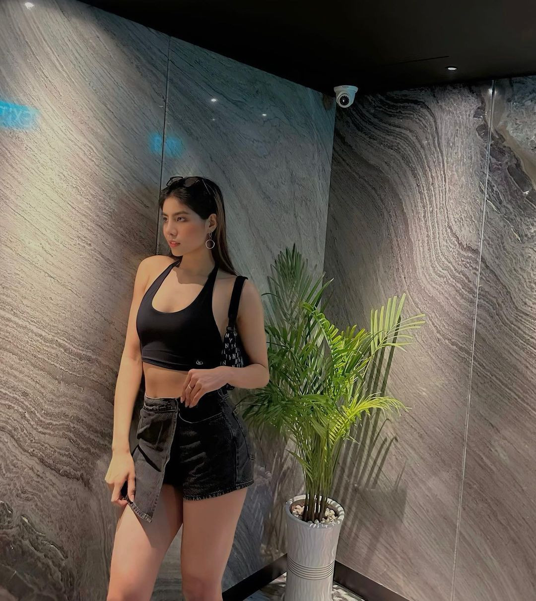 Tuy vậy, nhan sắc đại diện Myanmar vẫn bị cho là mờ nhạt ở các cuộc thi sắc đẹp quốc tế.