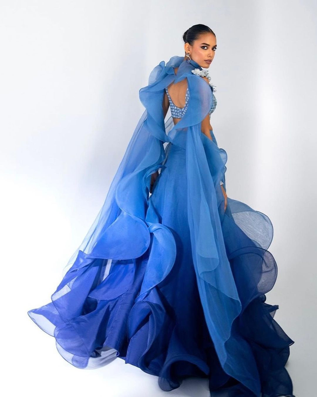 Erica chia sẻ thêm: "Trên hết, tôi muốn mời mọi người đến thăm đất nước của tôi và thử những món ăn Pakistan xa hoa nhất cũng như khám phá thiên nhiên mê hoặc, những ngọn núi phủ tuyết, cây xanh và phong cảnh tuyệt đẹp của chúng tôi".