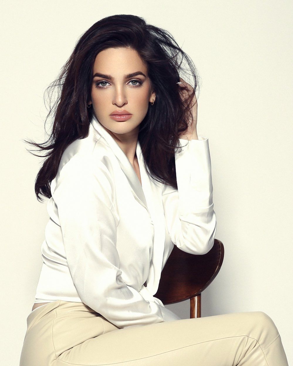 Cô cũng là thành viên hội đồng quản trị của LoveLoud và đã giúp quyên góp được 1 triệu USD cho ONE-N-TEN - một tổ chức giúp đỡ thanh niên vô gia cư.