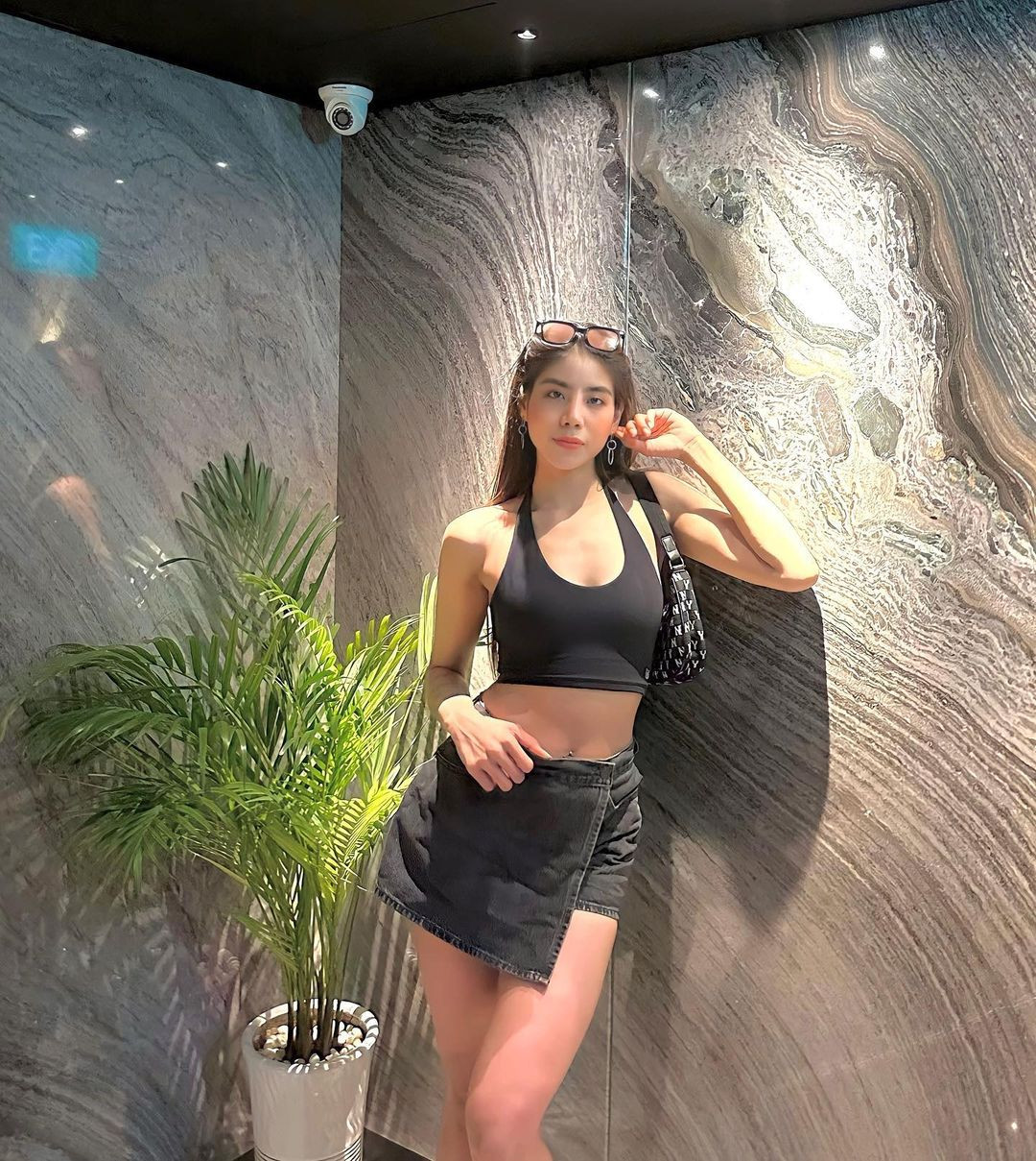 Tuy vậy, nhan sắc đại diện Myanmar vẫn bị cho là mờ nhạt ở các cuộc thi sắc đẹp quốc tế.