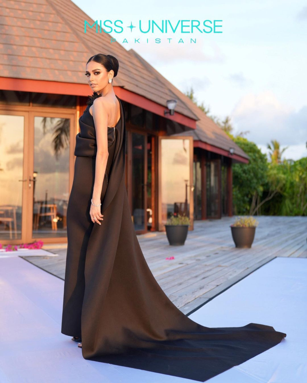 Ngày 14/9, người đẹp Erica Robin trở thành đại diện Pakistan tại cuộc thi Hoa hậu Hoàn vũ 2023 tổ chức ở El Salvador. Cô làm nên lịch sử khi trở thành người đẹp đầu tiên của Pakistan tham dự đấu trường Miss Universe.