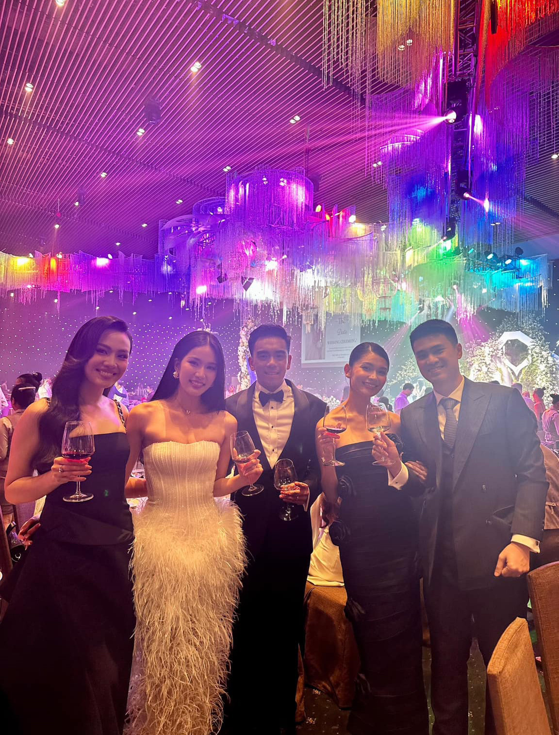 Á hậu Thủy Tiên, Á hậu Thùy Dung là những người bạn thân ngoài đời của Phương Anh.