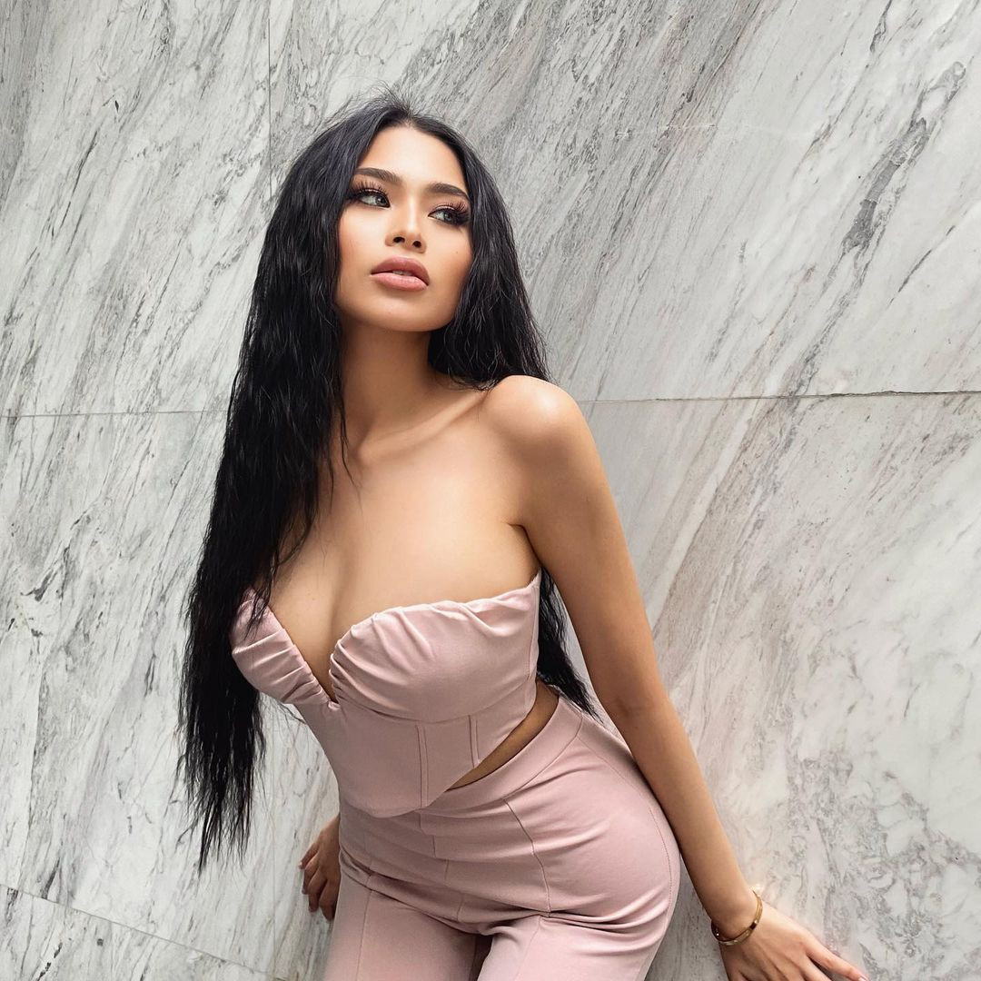 Năm ngoái, đại diện Malaysia tại Hoa hậu Trái Đất 2022 là người đẹp Kajel Kaur nhưng không giành thành tích. Malaysia cũng là quốc gia chưa để lại nhiều dấu ấn tại đấu trường sắc đẹp thế giới.