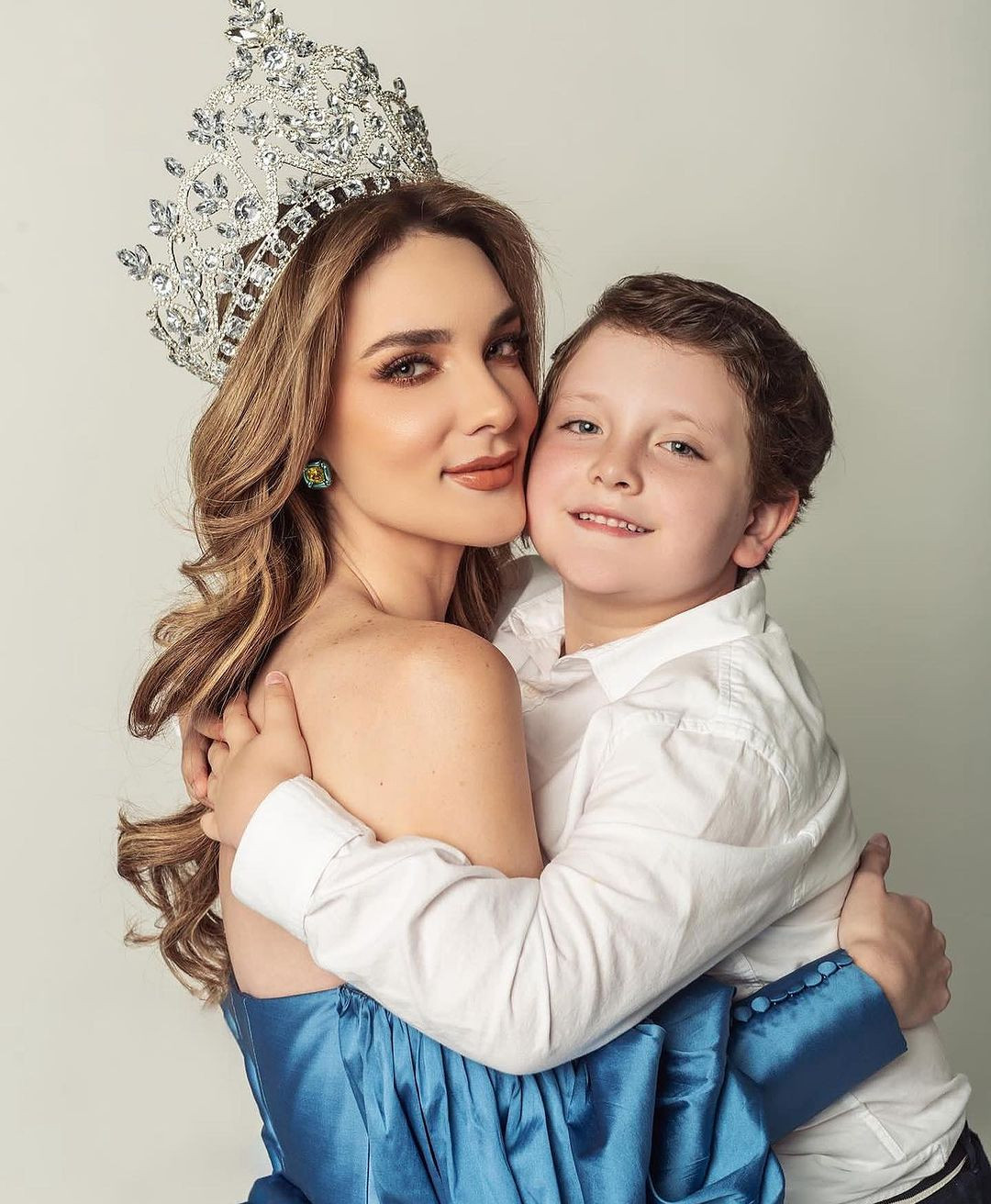 Camila Avella và Melanie Michelle Cohn Bech là 2 người đẹp đã kết hôn, sinh con dự thi Hoa hậu Hoàn vũ 2023.