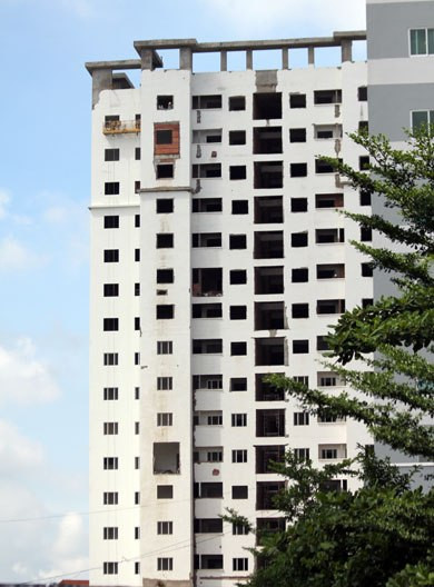 Việc nạn nhân rơi từ tầng 12 của chung cư này nhưng chỉ bị thương được cho là kỳ diệu. Ảnh: An Nhơn