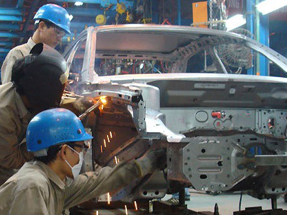 Gần 20 năm đã trôi qua với nhiều ưu đãi đầu tư và chính sách thuế song đến nay, công nghiệp ôtô vẫn chỉ đang loay hoay ở mức lắp ráp đơn giản, sản lượng thấp, giá thành sản phẩm cao