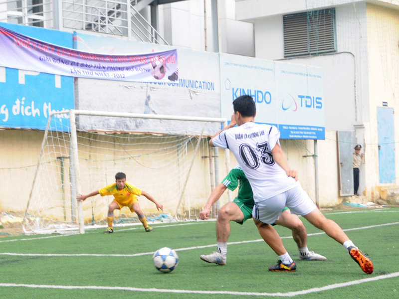 Với sức mạnh và kỹ thuật vượt trội, đội Công ty Phương Anh đã ghi liên tiếp 6 bàng thắng vào lưới đội A87