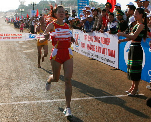 Thanh Hằng cán đích đầu tiên ở cự li 5km nữ. Thanh Hằng cán đích đầu tiên ở cự li 5km nữ