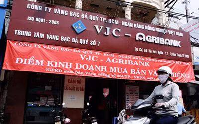 Theo Ngân hàng Nhà nước, mạng lưới được cấp phép cũng tạo ra sự cạnh tranh lành mạnh giữa các đơn vị cung cấp dịch vụ. Ảnh: VnExpress