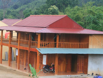 Những ngôi nhà trị giá bạc tỉ ở thôn 2, xã Tà Pơơ, huyện Nam Giang (Quảng Nam)