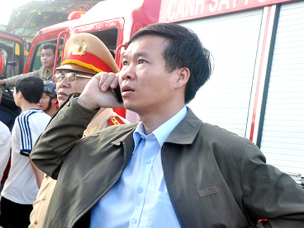 Bí thư Tỉnh ủy Quãng Ngãi Võ Văn Thưởng chỉ đạo chữa cháy tại hiện trường