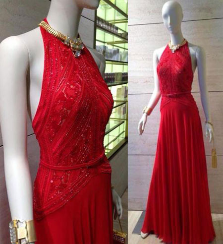 Bộ váy Elie Saab đỏ cổ yếm được Ngọc Trinh đặt mua từ Pháp. Bộ váy Elie Saab đỏ cổ yếm được Ngọc Trinh đặt mua từ Pháp