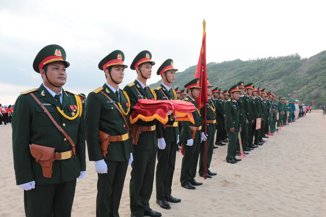 Lễ Thượng cờ trong khuôn khổ Giải Vô địch Quốc gia Marathon và cự ly dài báo Tiền Phong lần thứ 65 - năm 2024 do Bộ Chỉ huy Quân sự tỉnh Phú Yên điều hành.