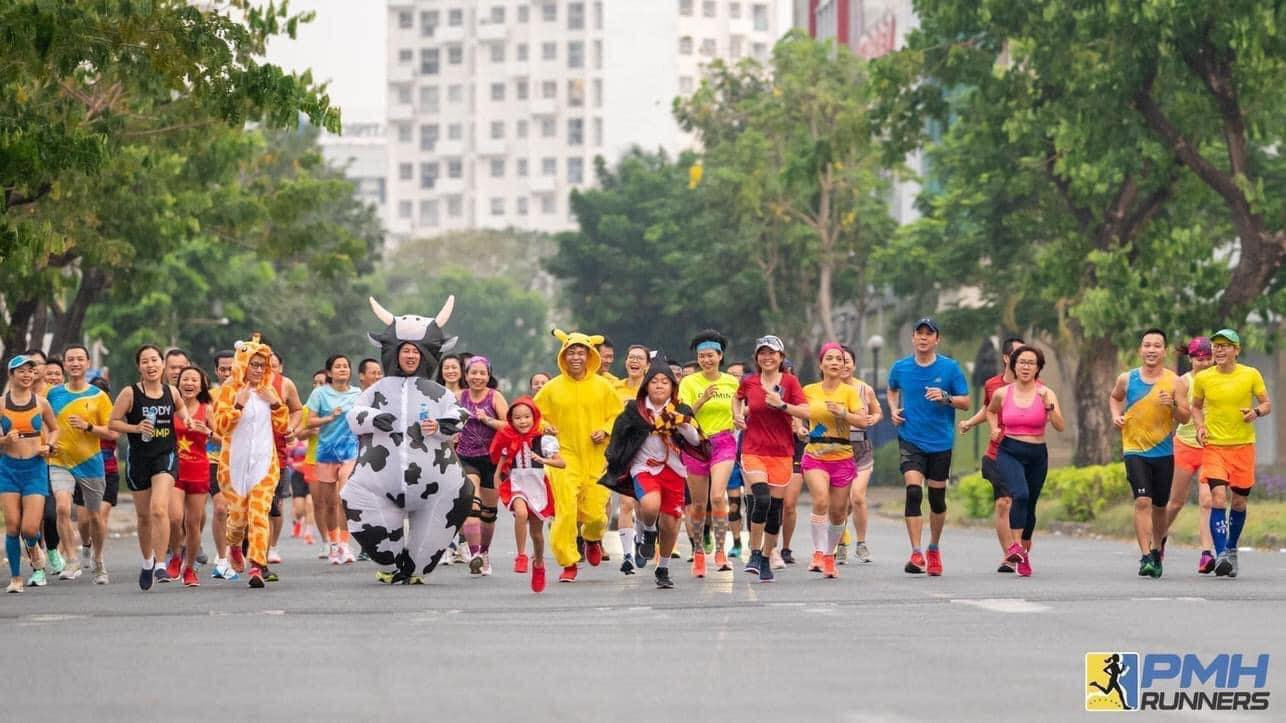 PMHR có những màn "cosplay" độc đáo trên đường chạy PMHR có những màn "cosplay" độc đáo trên đường chạy