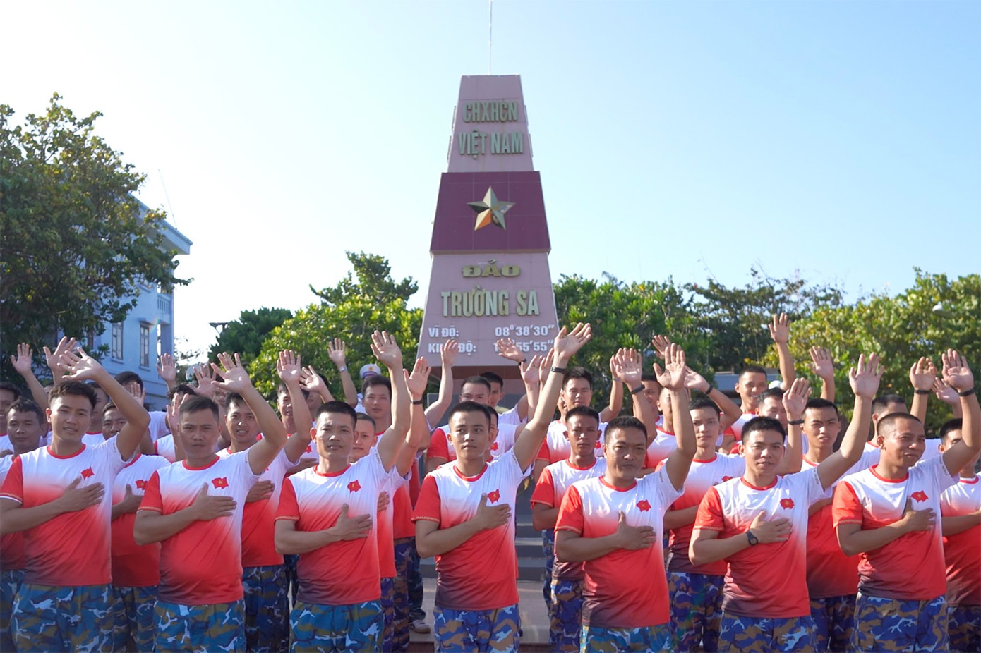 Tiền Phong Marathon 2024 là một giải thể thao vô cùng đặc biệt vì đây là lần đầu tiên một sự kiện thể thao lớn, đỉnh cao của đất nước có sự đồng hành và tham gia trực tiếp của cán bộ, chiến sĩ và nhân dân ta ở huyện đảo Trường Sa thân yêu.