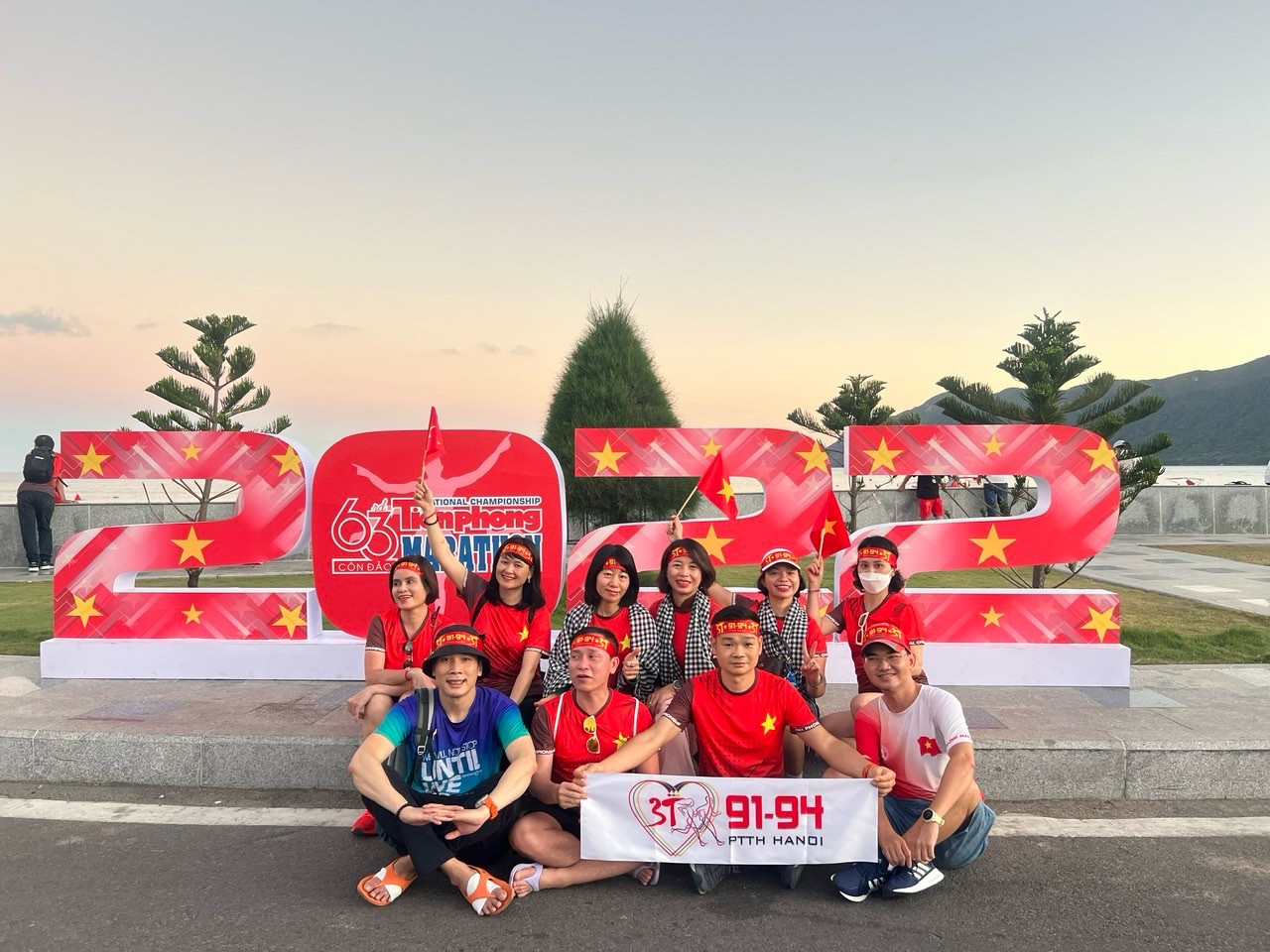 CLB 3T 91-94 có nhiều mùa tham dự Tiền Phong Marathon. CLB 3T 91-94 có nhiều mùa tham dự Tiền Phong Marathon.