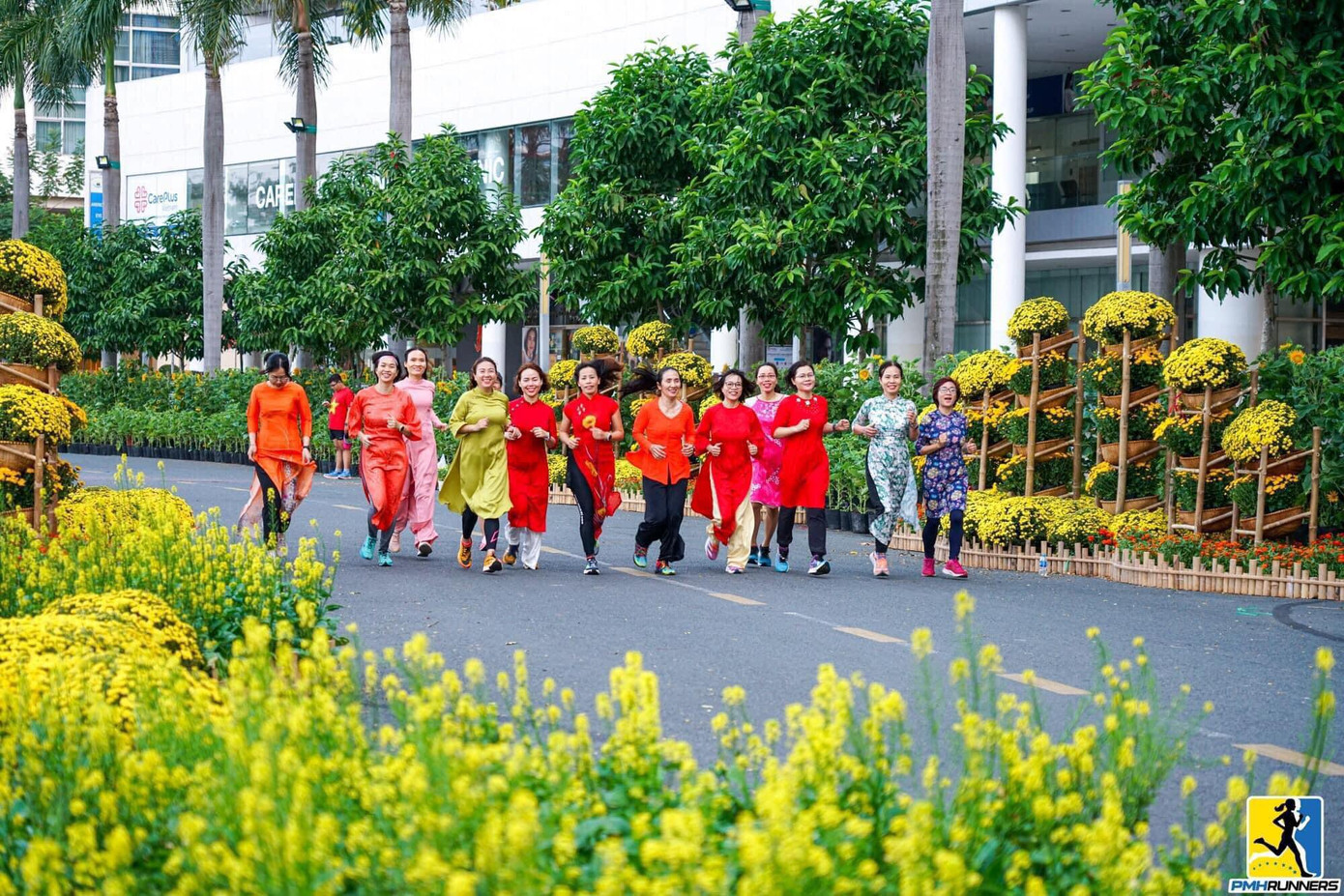 PMHR có những màn "cosplay" độc đáo trên đường chạy PMHR có những màn "cosplay" độc đáo trên đường chạy