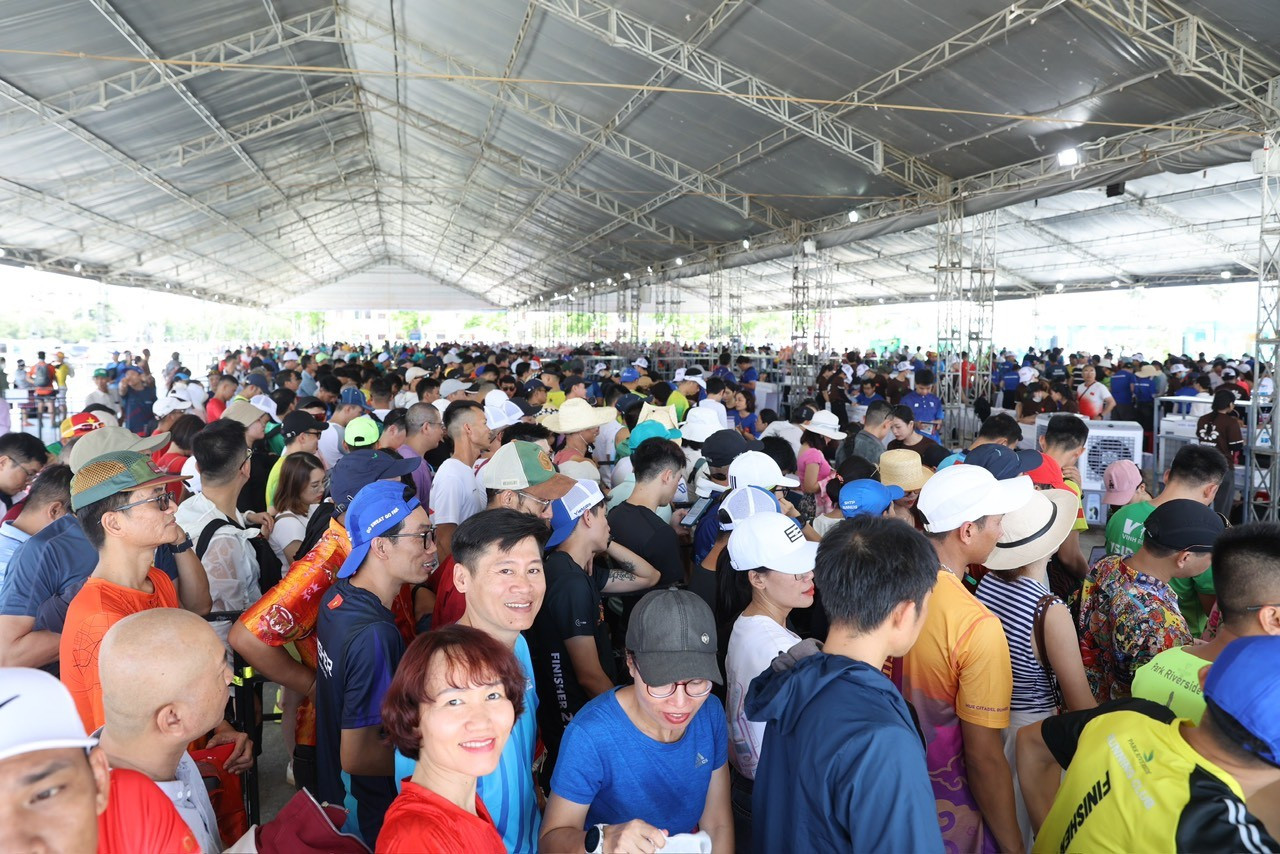 Ngày 30/3, Ban tổ chức Giải Vô địch Quốc gia Marathon và cự ly dài báo Tiền Phong lần thứ 65 - năm 2024 (Tiền Phong Marathon 2024) tiếp tục tiến hành trả race kit cho các vận động viên (VĐV) tham dự tại Quảng trường 1/4 (TP. Tuy Hoà, tỉnh Phú Yên). Ngày 30/3, Ban tổ chức Giải Vô địch Quốc gia Marathon và cự ly dài báo Tiền Phong lần thứ 65 - năm 2024 (Tiền Phong Marathon 2024) tiếp tục tiến hành trả race kit cho các vận động viên (VĐV) tham dự tại Quảng trường 1/4 (TP. Tuy Hoà, tỉnh Phú Yên).