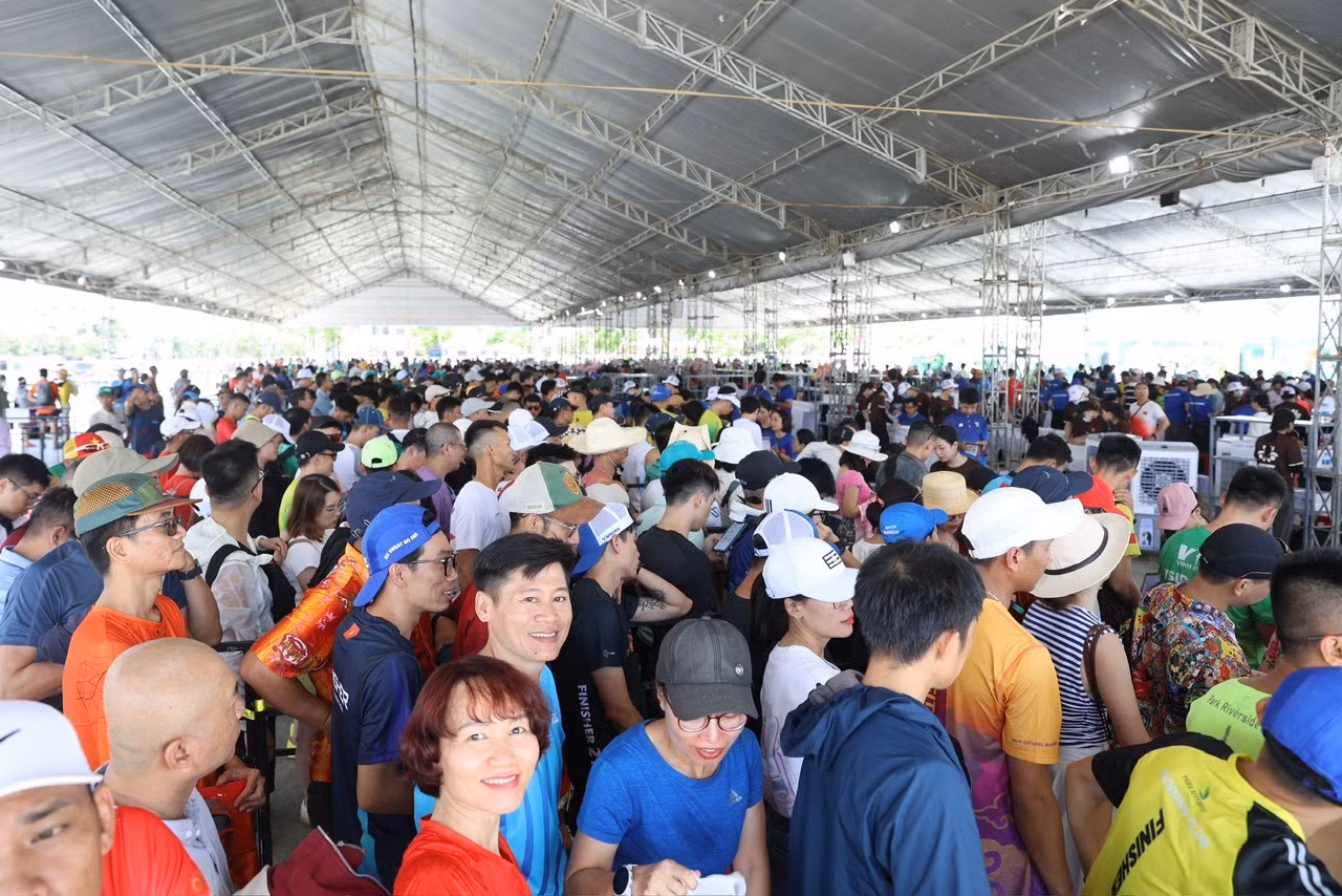 Ngày 30/3, Ban tổ chức Giải Vô địch Quốc gia Marathon và cự ly dài báo Tiền Phong lần thứ 65 - năm 2024 (Tiền Phong Marathon 2024) tiếp tục tiến hành trả race kit cho các vận động viên (VĐV) tham dự tại Quảng trường 1/4 (TP. Tuy Hoà, tỉnh Phú Yên). Ngày 30/3, Ban tổ chức Giải Vô địch Quốc gia Marathon và cự ly dài báo Tiền Phong lần thứ 65 - năm 2024 (Tiền Phong Marathon 2024) tiếp tục tiến hành trả race kit cho các vận động viên (VĐV) tham dự tại Quảng trường 1/4 (TP. Tuy Hoà, tỉnh Phú Yên).