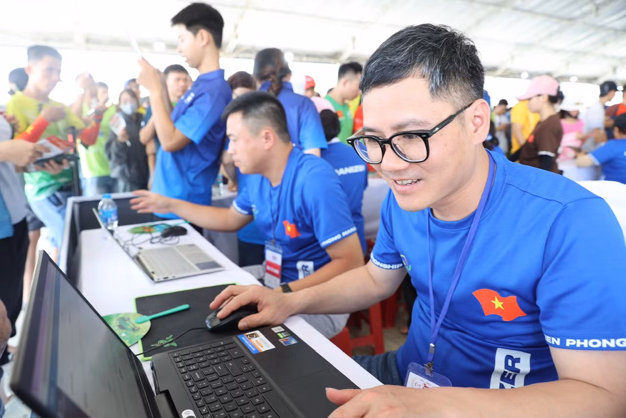 Các quầy trả race kit ở khu vực expo được mở cửa đồng loạt vào lúc 10h00 sáng. Các quầy trả race kit ở khu vực expo được mở cửa đồng loạt vào lúc 10h00 sáng.