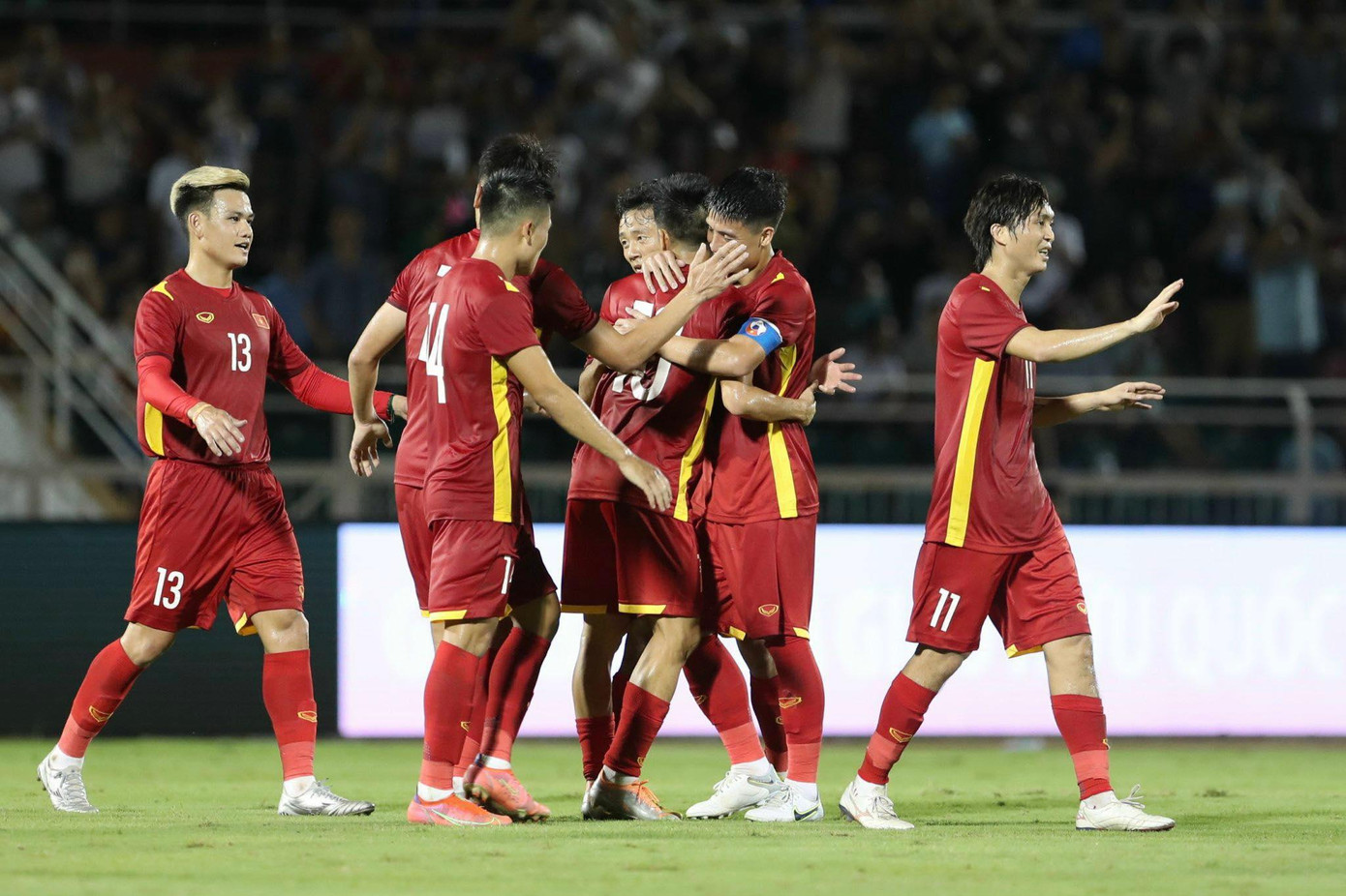 Đội tuyển Việt Nam đánh bại Singapore 4-0 trong ngày Văn Quyết và dàn tân binh tỏa sáng ảnh 13 Đội tuyển Việt Nam đánh bại Singapore 4-0 trong ngày Văn Quyết và dàn tân binh tỏa sáng ảnh 13