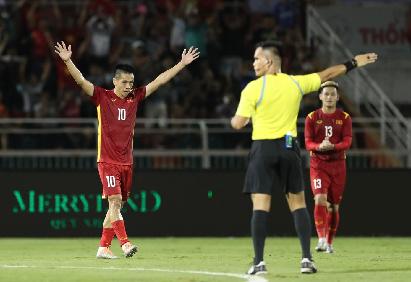 Đội tuyển Việt Nam đánh bại Singapore 4-0 trong ngày Văn Quyết và dàn tân binh tỏa sáng ảnh 12 Đội tuyển Việt Nam đánh bại Singapore 4-0 trong ngày Văn Quyết và dàn tân binh tỏa sáng ảnh 12