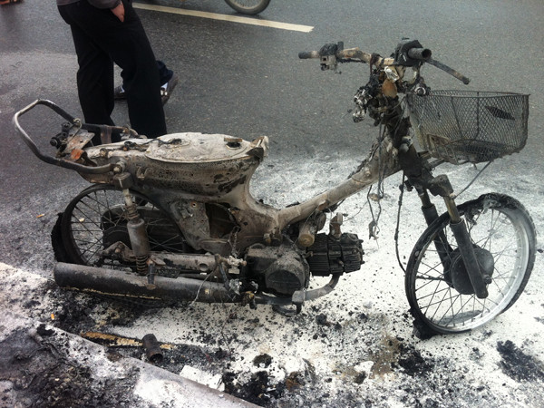 Chiếc xe Dream bị bốc cháy sáng 27-11