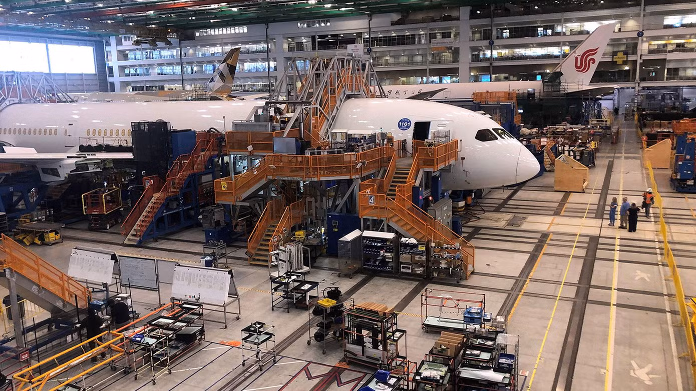 Máy bay Boeing 787 Dreamliner có thể bị làm giả hồ sơ kiểm định. Máy bay Boeing 787 Dreamliner có thể bị làm giả hồ sơ kiểm định.