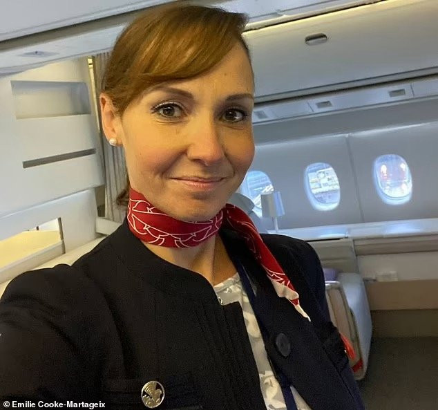 Emilie Cooke-Martageix có 16 năm kinh nghiệm làm tiếp viên hàng không. Emilie Cooke-Martageix có 16 năm kinh nghiệm làm tiếp viên hàng không.