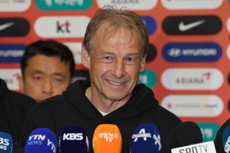 HLV Jurgen Klinsmann tươi cười sau khi Hàn Quốc bị loại khỏi Asian Cup 2023 HLV Jurgen Klinsmann tươi cười sau khi Hàn Quốc bị loại khỏi Asian Cup 2023
