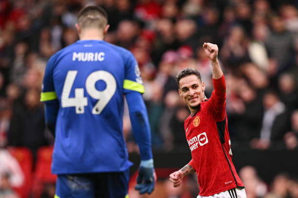 MU đánh rơi điểm trên sân nhà trước đội đang lo trụ hạng ảnh 13 MU đánh rơi điểm trên sân nhà trước đội đang lo trụ hạng ảnh 13