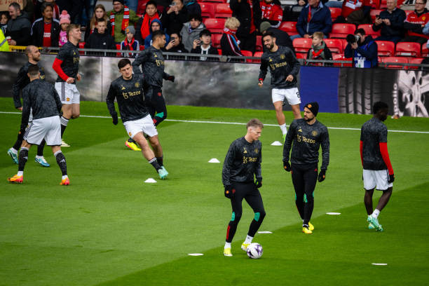 MU đánh rơi điểm trên sân nhà trước đội đang lo trụ hạng ảnh 4 MU đánh rơi điểm trên sân nhà trước đội đang lo trụ hạng ảnh 4