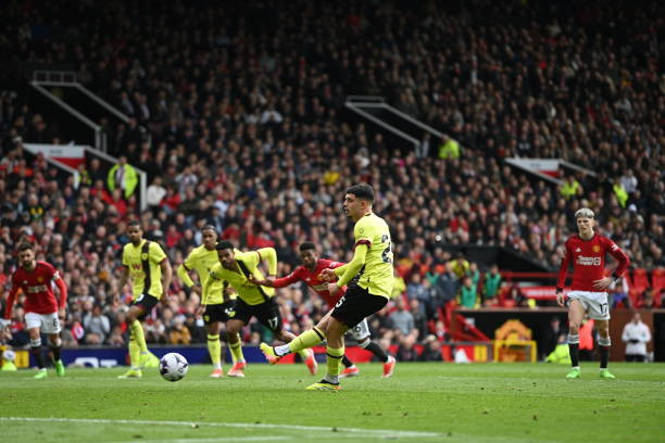 MU đánh rơi điểm trên sân nhà trước đội đang lo trụ hạng ảnh 14 MU đánh rơi điểm trên sân nhà trước đội đang lo trụ hạng ảnh 14