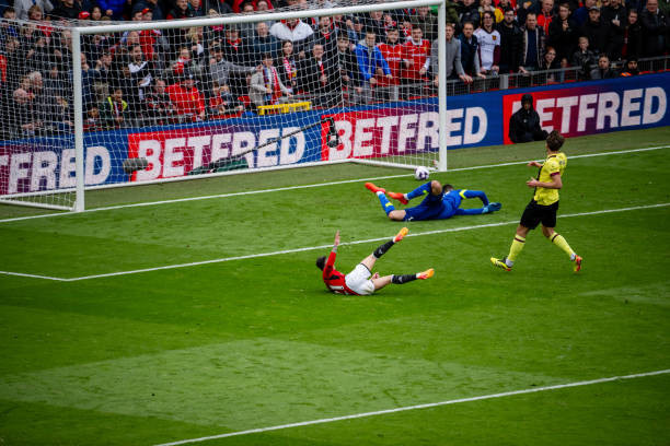 MU đánh rơi điểm trên sân nhà trước đội đang lo trụ hạng ảnh 12 MU đánh rơi điểm trên sân nhà trước đội đang lo trụ hạng ảnh 12