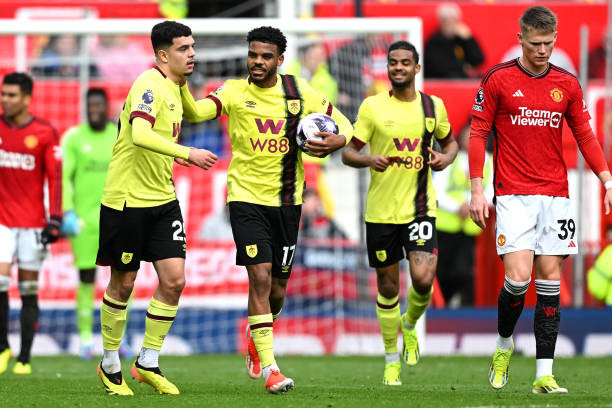 MU đánh rơi điểm trên sân nhà trước đội đang lo trụ hạng ảnh 16 MU đánh rơi điểm trên sân nhà trước đội đang lo trụ hạng ảnh 16