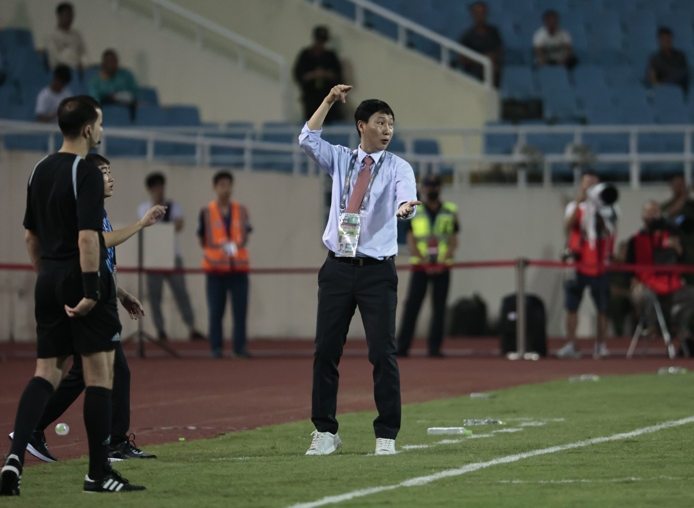 HLV Kim Sang-sik chưa tạo ra thay đổi như mong đợi. Ảnh: Như Ý HLV Kim Sang-sik chưa tạo ra thay đổi như mong đợi. Ảnh: Như Ý