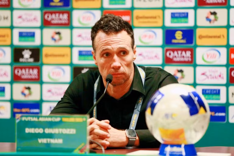 HLV Diego Giustozzi tiếc nuối sau thất bại của ĐT futsal Việt Nam