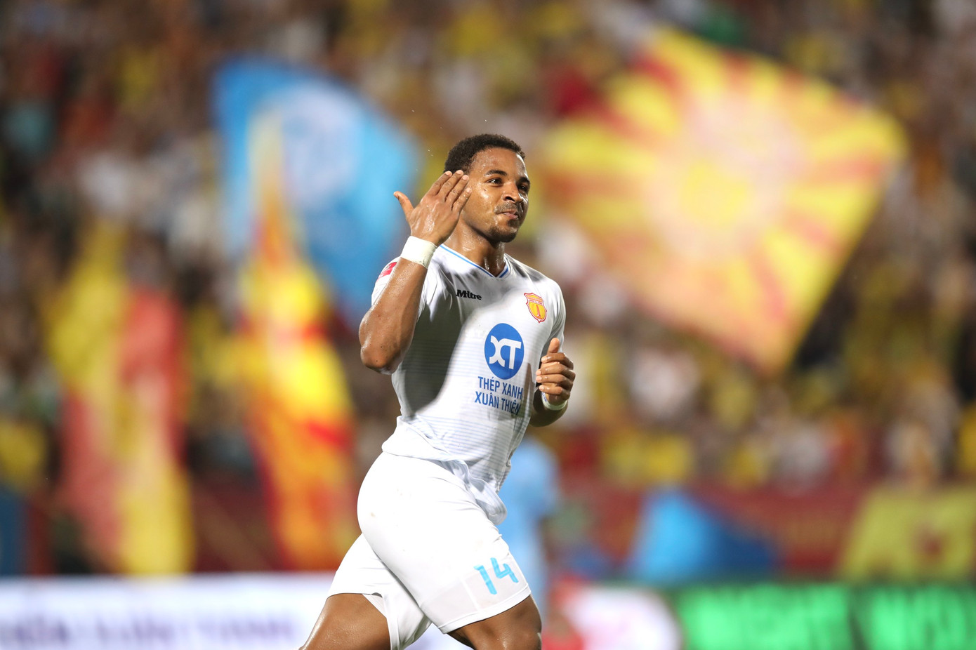 Rafaelson lập hattrick, Thép Xanh Nam Định thắng giòn giã Becamex Bình Dương ảnh 4