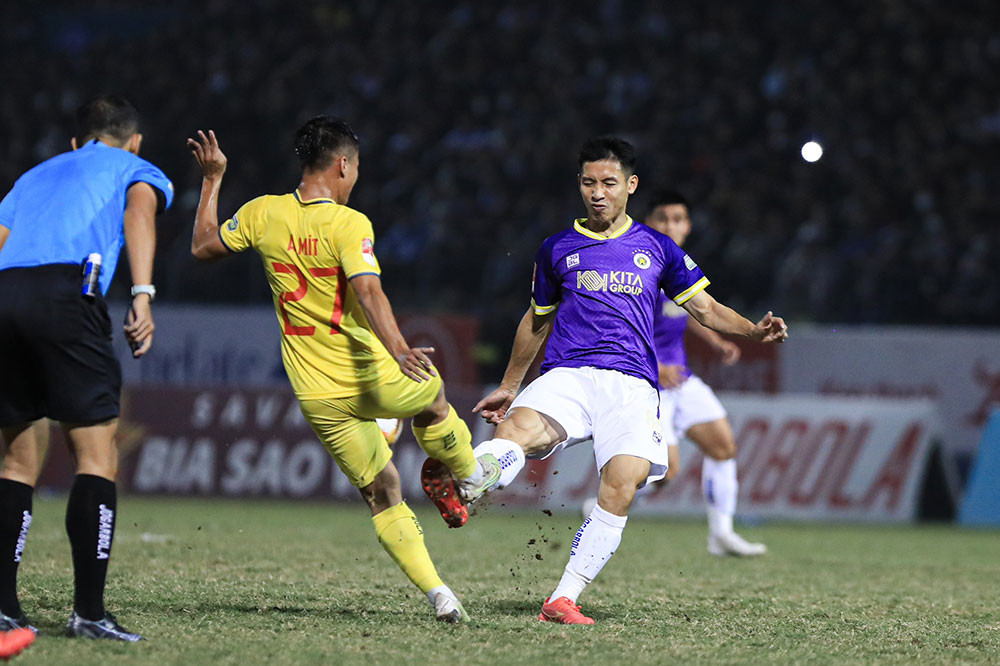 Hùng Dũng chấn thương sau trận đấu với Đông Á Thanh Hóa. Ảnh: VPF Hùng Dũng chấn thương sau trận đấu với Đông Á Thanh Hóa. Ảnh: VPF