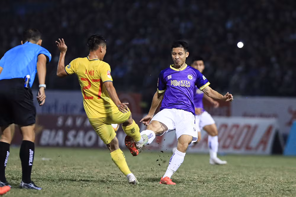 Hùng Dũng chấn thương sau trận đấu với Đông Á Thanh Hóa. Ảnh: VPF