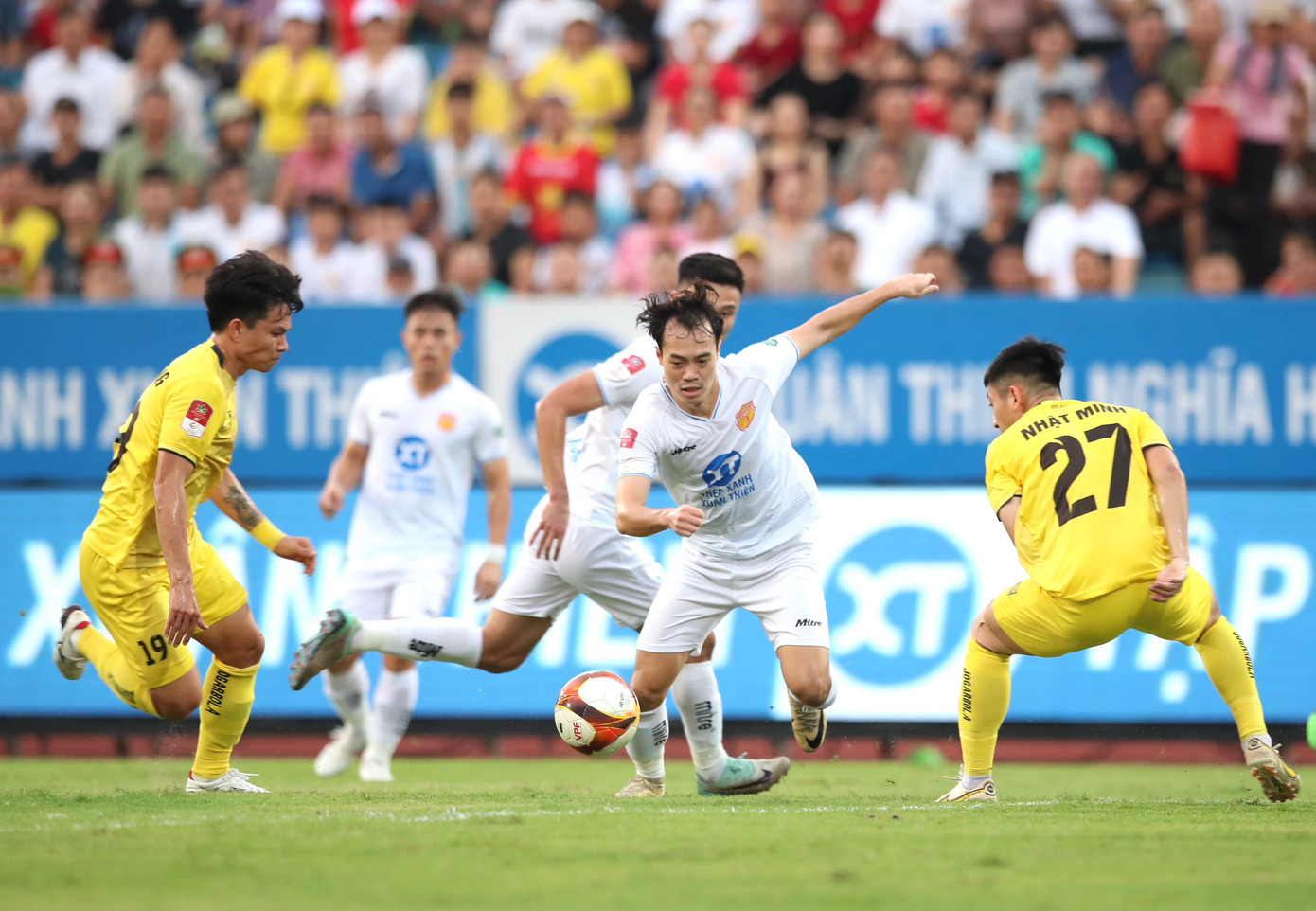 Thảm bại trước Hải Phòng, ngôi đầu của Thép Xanh Nam Định vẫn vững vàng khó tin ảnh 2