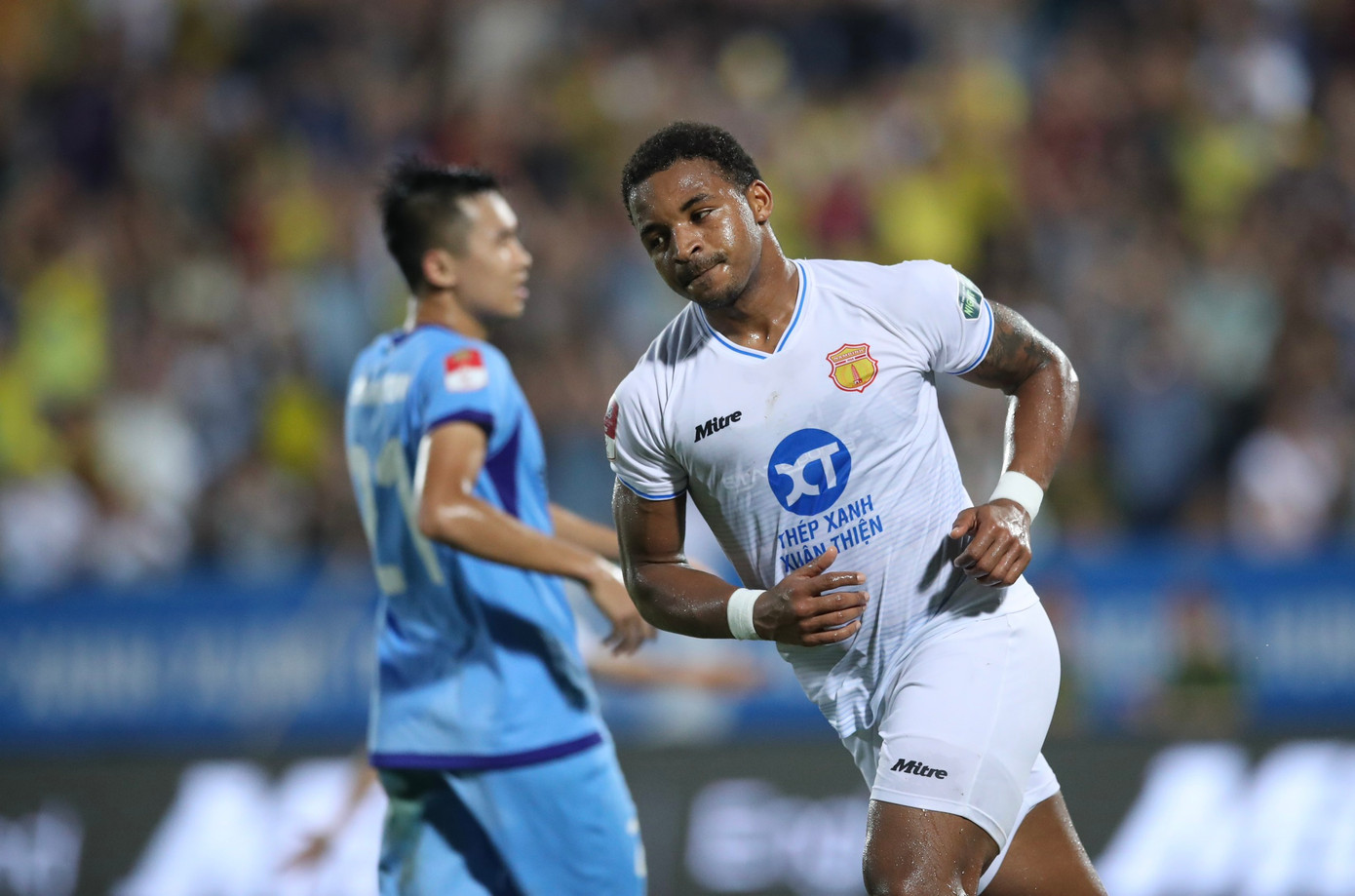 Rafaelson sẽ bị treo giò ở trận đấu với LPBank HAGL. Rafaelson sẽ bị treo giò ở trận đấu với LPBank HAGL.