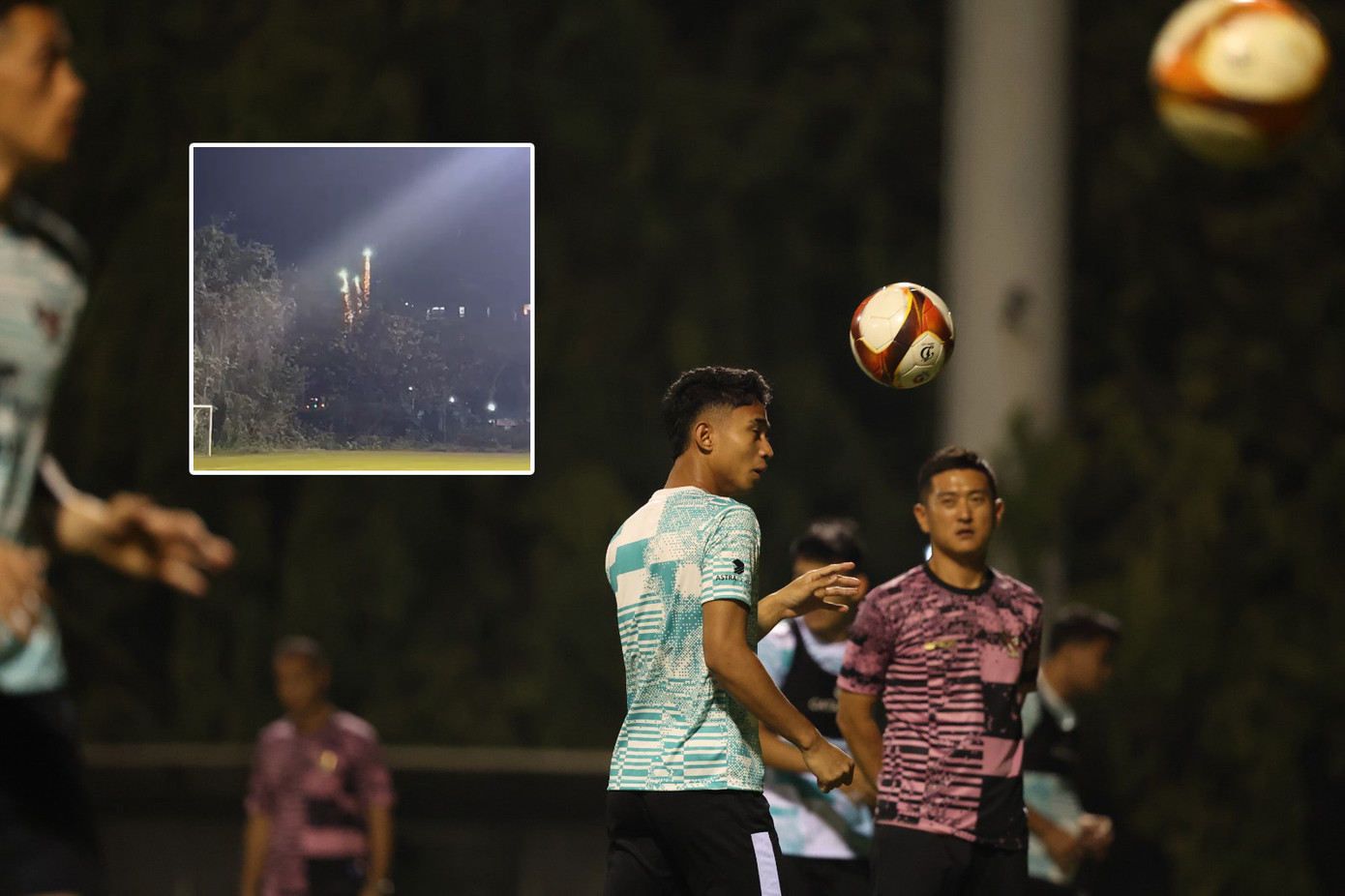 Hình ảnh pháo hoa nhìn từ sân tập của Indonesia, nhưng thực tế cách rất xa