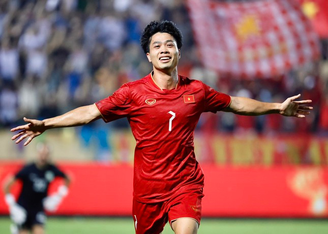 Công Phượng trở lại Việt Nam thi đấu sau gần 2 năm. Ảnh: Như Ý Công Phượng trở lại Việt Nam thi đấu sau gần 2 năm. Ảnh: Như Ý