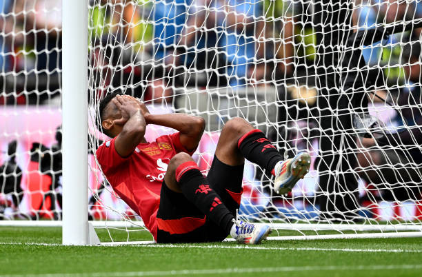 Amad ôm mặt tiếc nuối