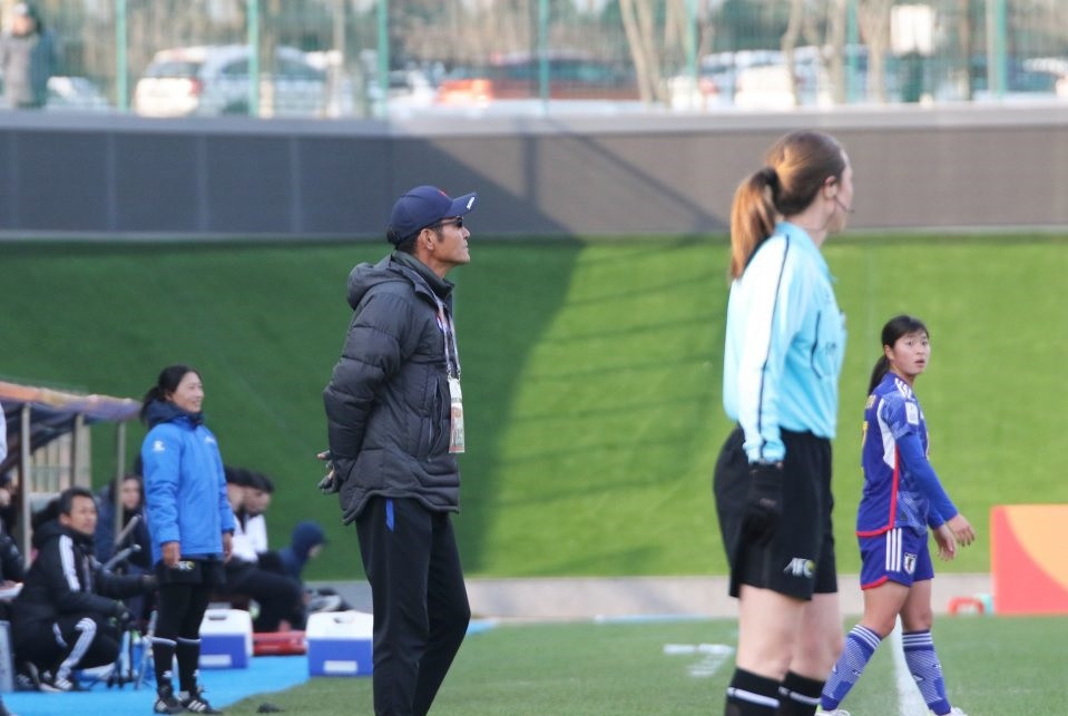 HLV Akira theo dõi U20 nữ Việt Nam đấu U20 nữ Nhật Bản HLV Akira theo dõi U20 nữ Việt Nam đấu U20 nữ Nhật Bản